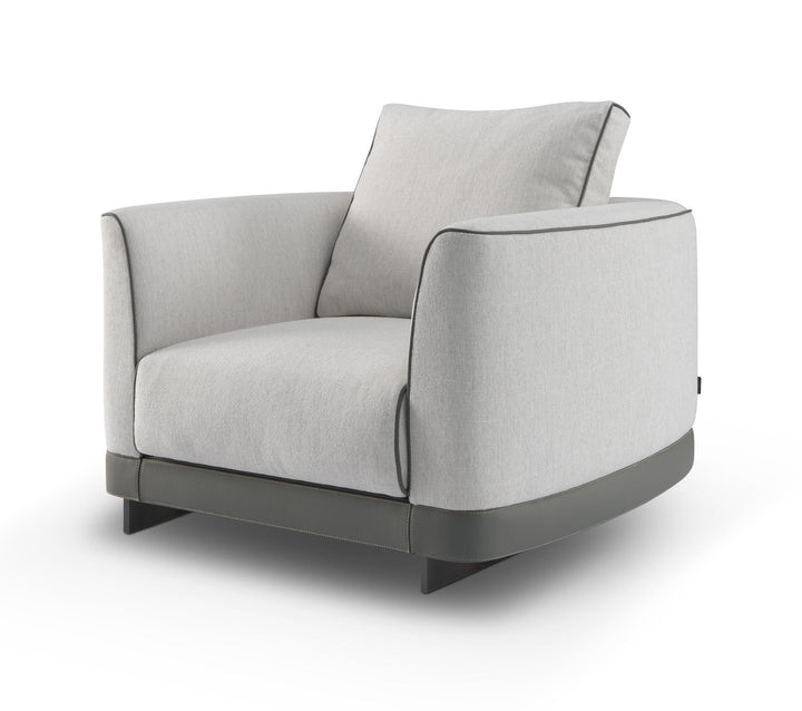 Fauteuil Gregorio in Greige – vrijstaand productbeeld