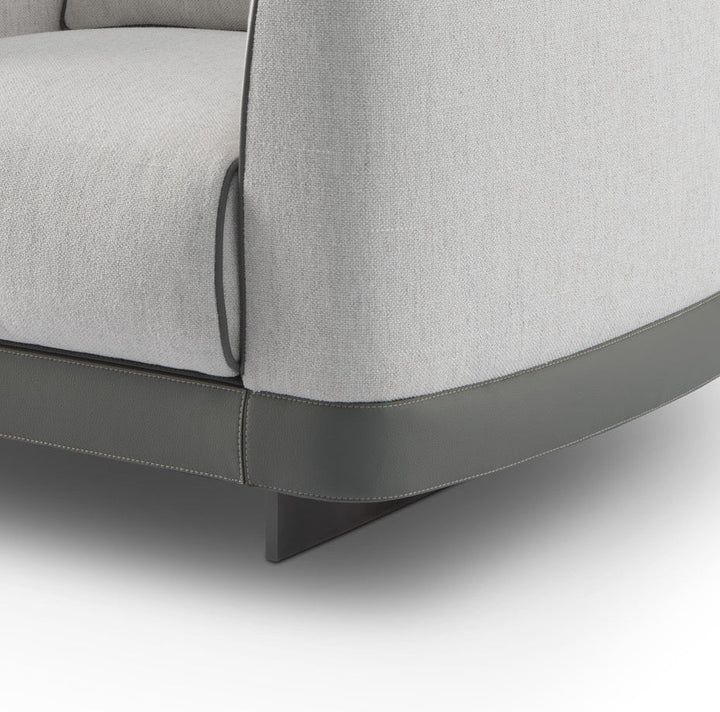 Fauteuil Gregorio in Greige – detail