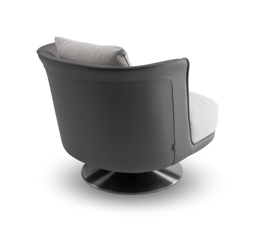 Draaifauteuil Gregorio in Greige – vrijstaand productbeeld