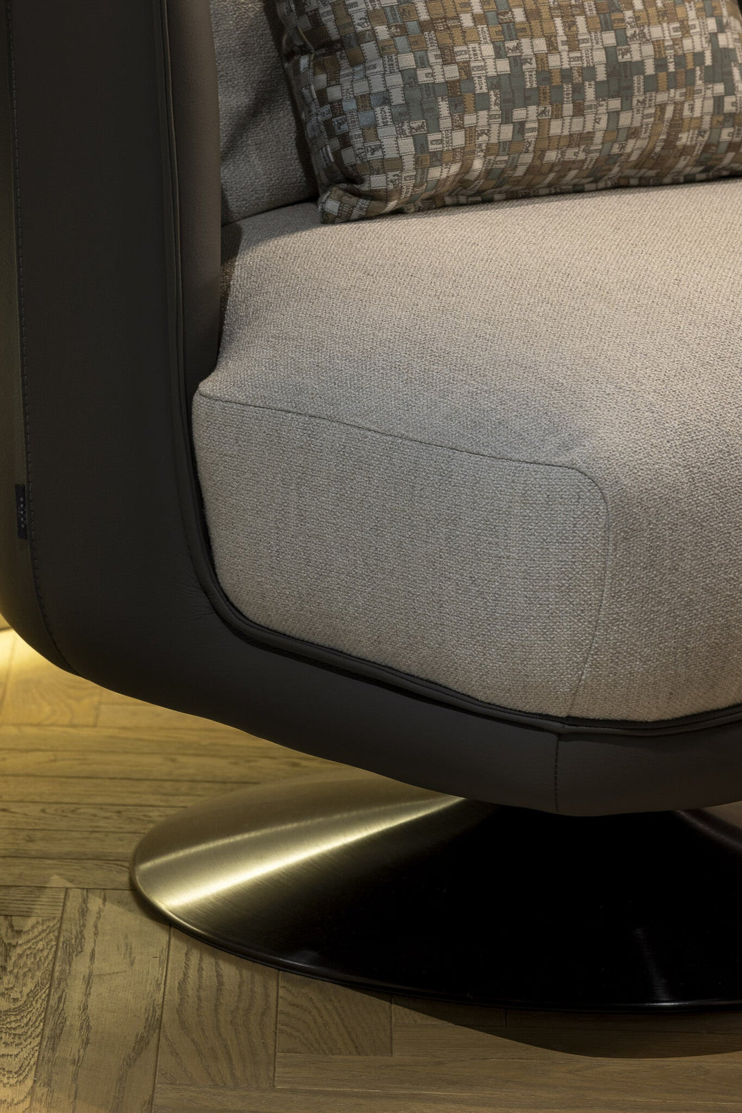 Draaifauteuil Gregorio in Greige – detail