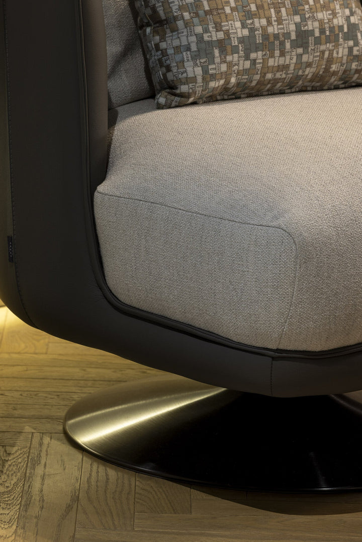 Draaifauteuil Gregorio in Greige – detail