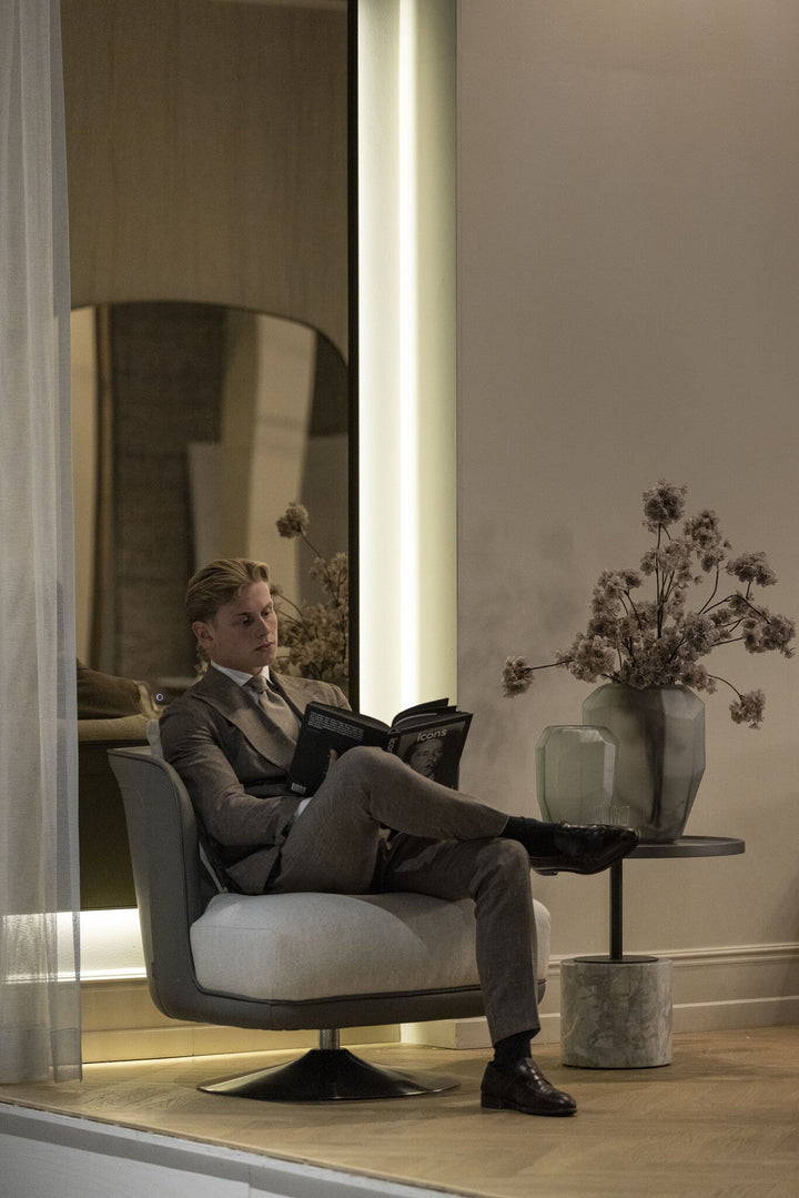 Draaifauteuil Gregorio in Greige in een interieur