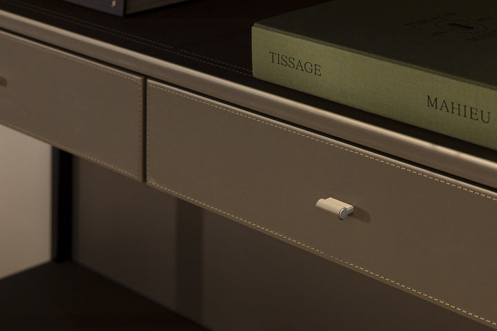 Boekenkast New York in geborsteld Gun Metal / Etoupe – detail