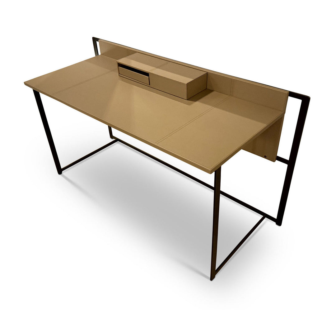 Bureau Volterra in beige leer structuur – vrijstaand productbeeld
