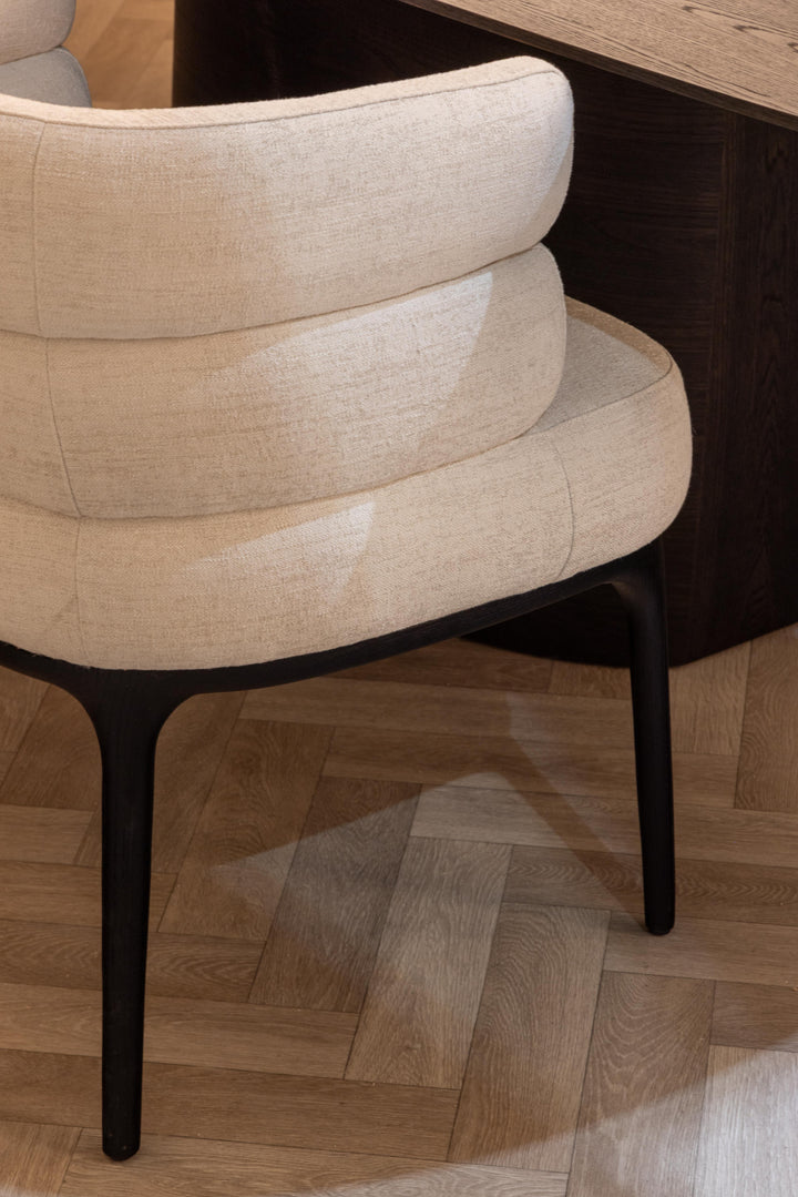 Eetkamerstoel Lyon in witbeige – detail