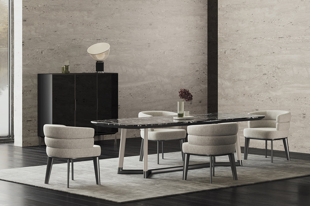 Eetkamerstoel Lyon in witbeige in een interieur
