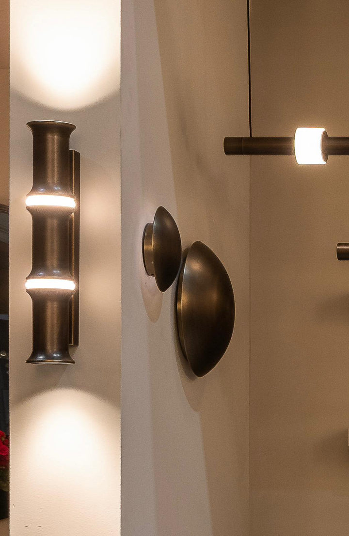 Wandlamp Bamboo in antiekbronsafwerking in een interieur