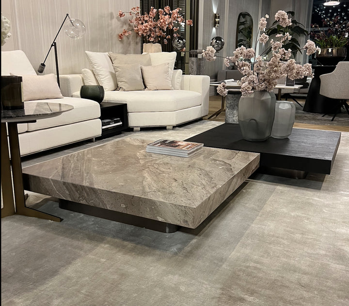 Salontafel Madison laag in Café au Lait-marmer – sfeerbeeld in interieur